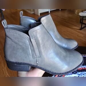Sz 8 Women's AMERICA GREY ANKLE BOOTS Zipper Side